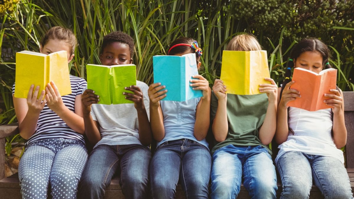 children reading