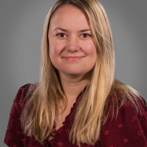 Dr. Arianna Pikus headshot